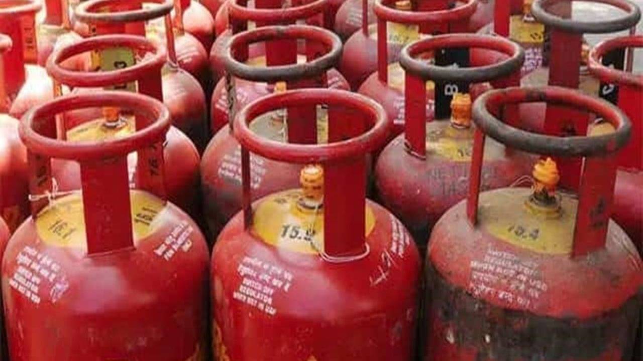 Gas Cylinder Connection: দাম বাড়ছে গ্যাস সিলিন্ডারের! এখন থেকে নতুন কানেকশন নিলেই দিতে হবে মোটা টাকা