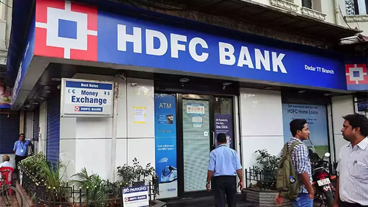 HDFC Bank: অ্যাকাউন্টে হঠাৎ ঢুকল কোটি কোটি টাকা, ব্যাঙ্কের ভুলে, কিন্তু তারপর?
