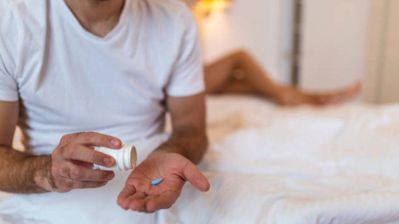 Libido Enhancer: বিছানায় সুখী করতে পারছেন না সঙ্গীকে? উপায় রয়েছে আয়ুর্বেদের কাছে