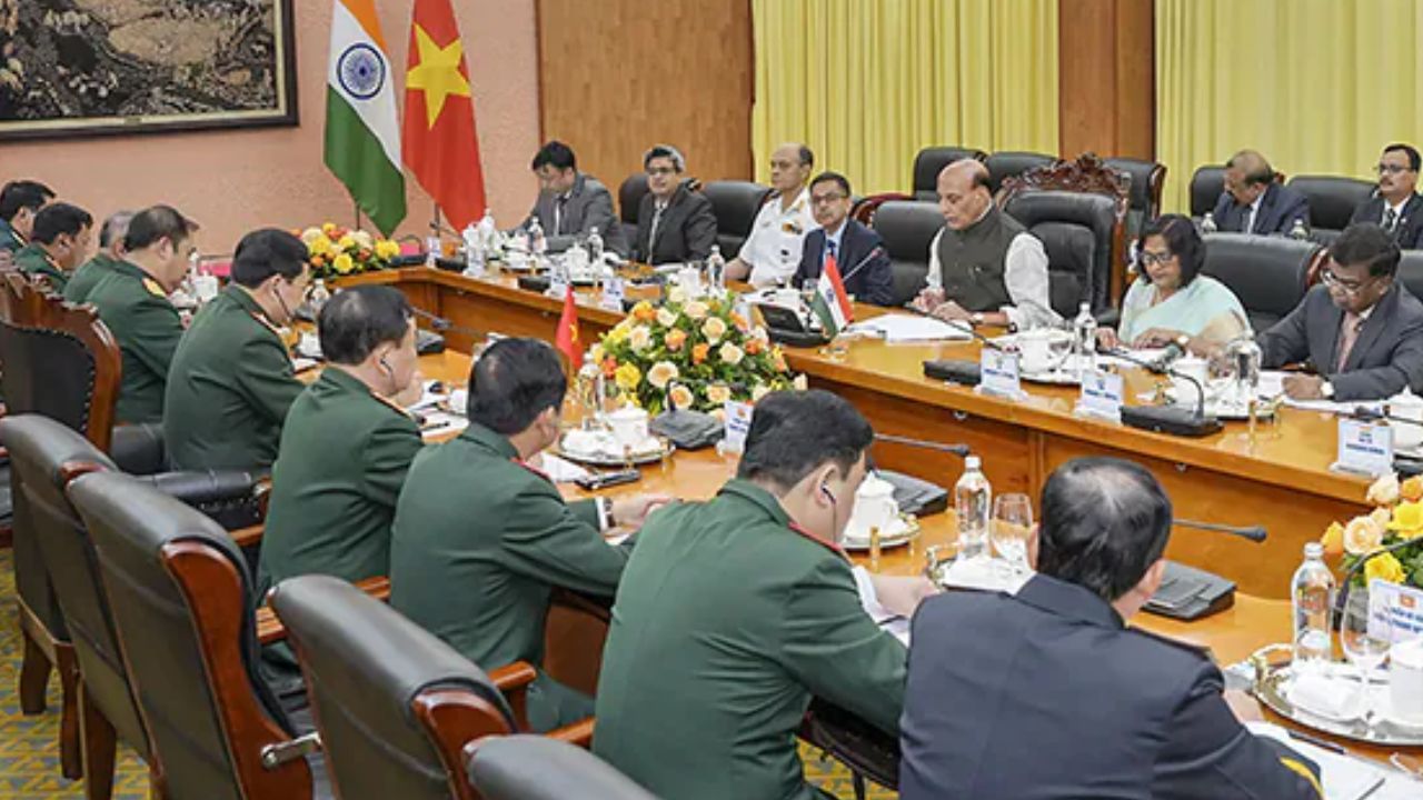 India-Vietnam Military Pact: চিনকে শায়েস্তা করাই কি লক্ষ্য? ভিয়েতনামের সঙ্গে বিশেষ চুক্তি সই করল ভারত