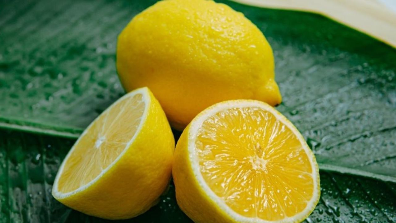 Lemon Remedies 2022: ব্যবসায় মন্দা! ভাগ্যের চাকা ঘোরাতে লেবুর কদর করুন