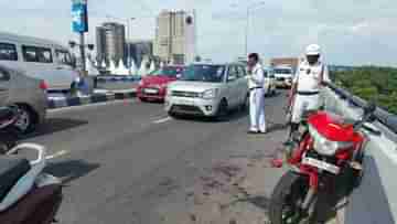 Maa Flyover: হাতের শিরা ছিঁড়ে ফিনকি দিয়ে বেরোচ্ছে রক্ত, রাস্তায় চাপ চাপ রক্তের দাগ, মা উড়ালপুলে বাইক চালকের ভয়ঙ্কর পরিস্থিতি