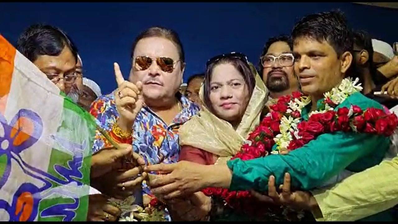 Kamarhati CPIM : ভোটে অশান্তির পর কোনও নেতা খোঁজও নেননি, অভিমানে মদনের হাত ধরে তৃণমূলে যোগ CPIM কাউন্সিলরের