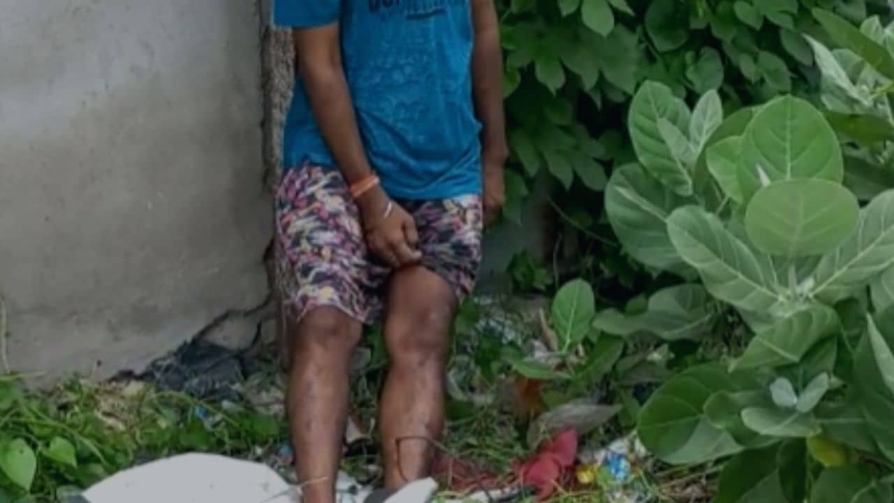 Malda Crime: রেললাইনে পরিত্যক্ত বাড়ির সামনে ঝুলছে মৃতদেহ, আসতে যেতে গায়ে কাঁটা দিচ্ছে পথচারীদের