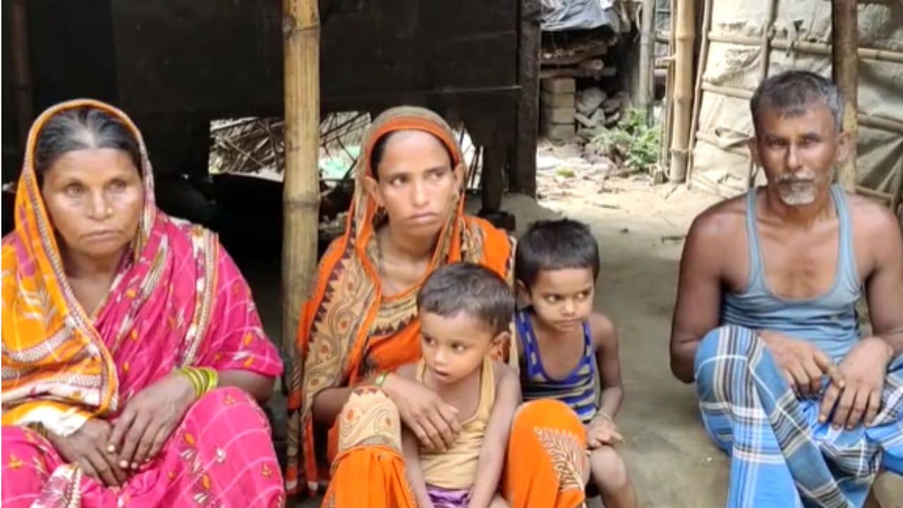 Malda: ফোনের ওপারে অস্পষ্ট গলা, কখনও ২০০০ কখনও ১০, পরে টাকা না দেওয়ায় চোকাতে হল চরম মূল্য