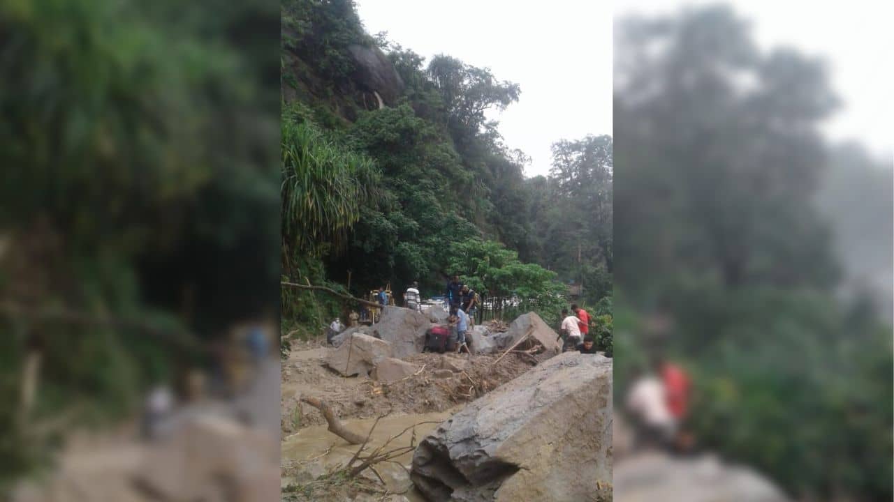 Matigara: প্রবল বৃষ্টির জের, জলের তোড়ে ভেসে গেল ৮০ লক্ষ টাকা ব্যয়ে তৈরি ব্রিজ