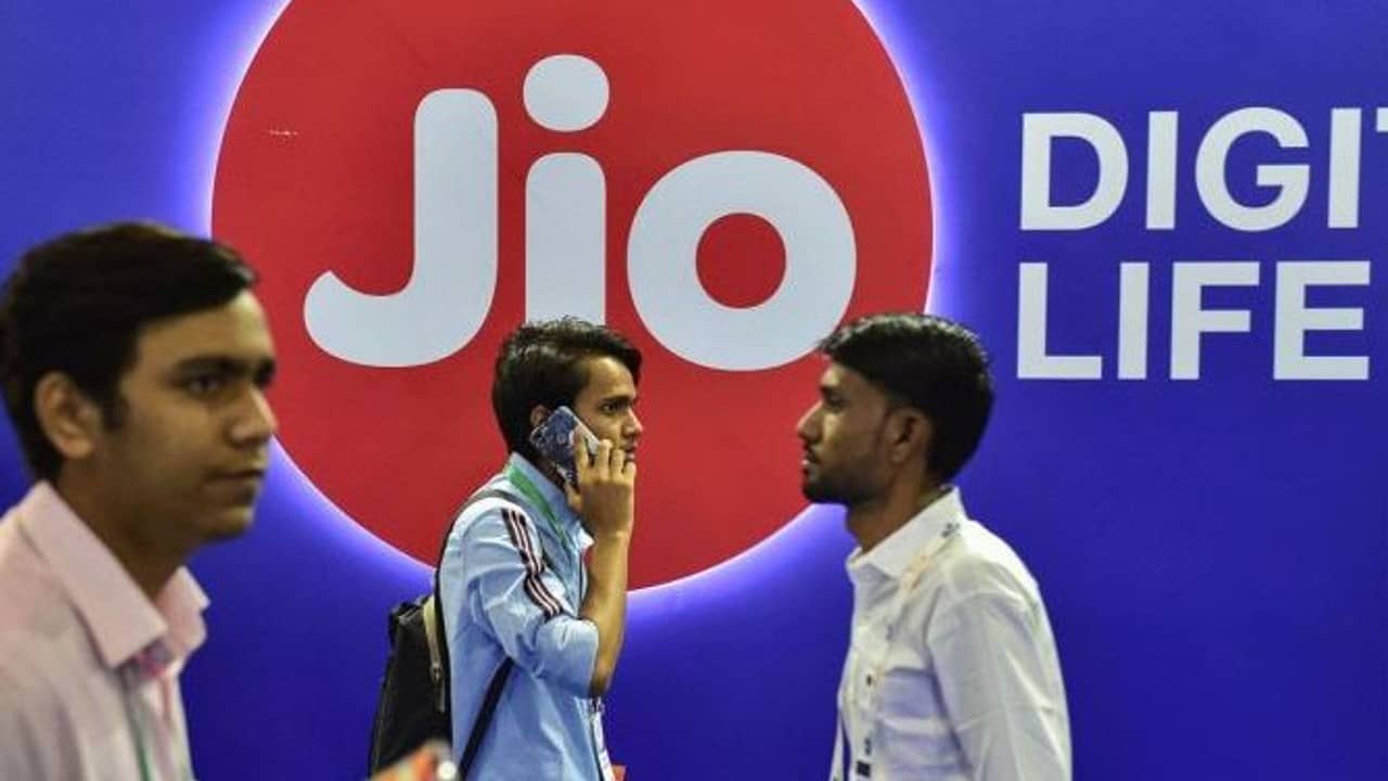 Mobile Tarrif Plans Hike : আমজনতার জন্য বড় খবর, Jio, Airtel ও VI-র প্ল্যানের দামে আসতে পারে বড় পরিবর্তন