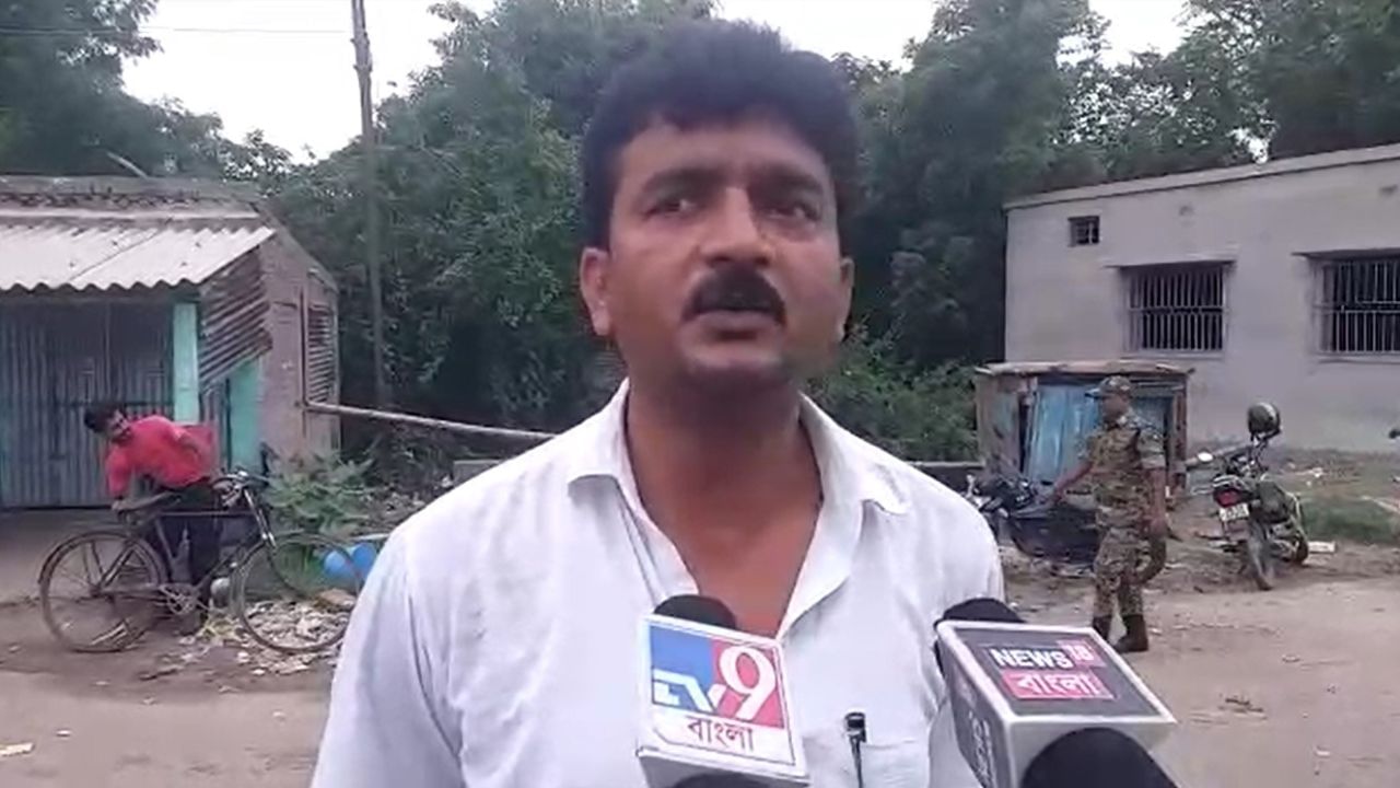 Murshidabad Chaos: রঘুনাথগঞ্জে 'আক্রান্ত' তৃণমূল ব্লক সভাপতি, গাড়ি লক্ষ্য করে চলল গুলি Murshidabad Chaos: রঘুনাথগঞ্জে 'আক্রান্ত' তৃণমূল ব্লক সভাপতি, গাড়ি লক্ষ্য করে চলল গুলি