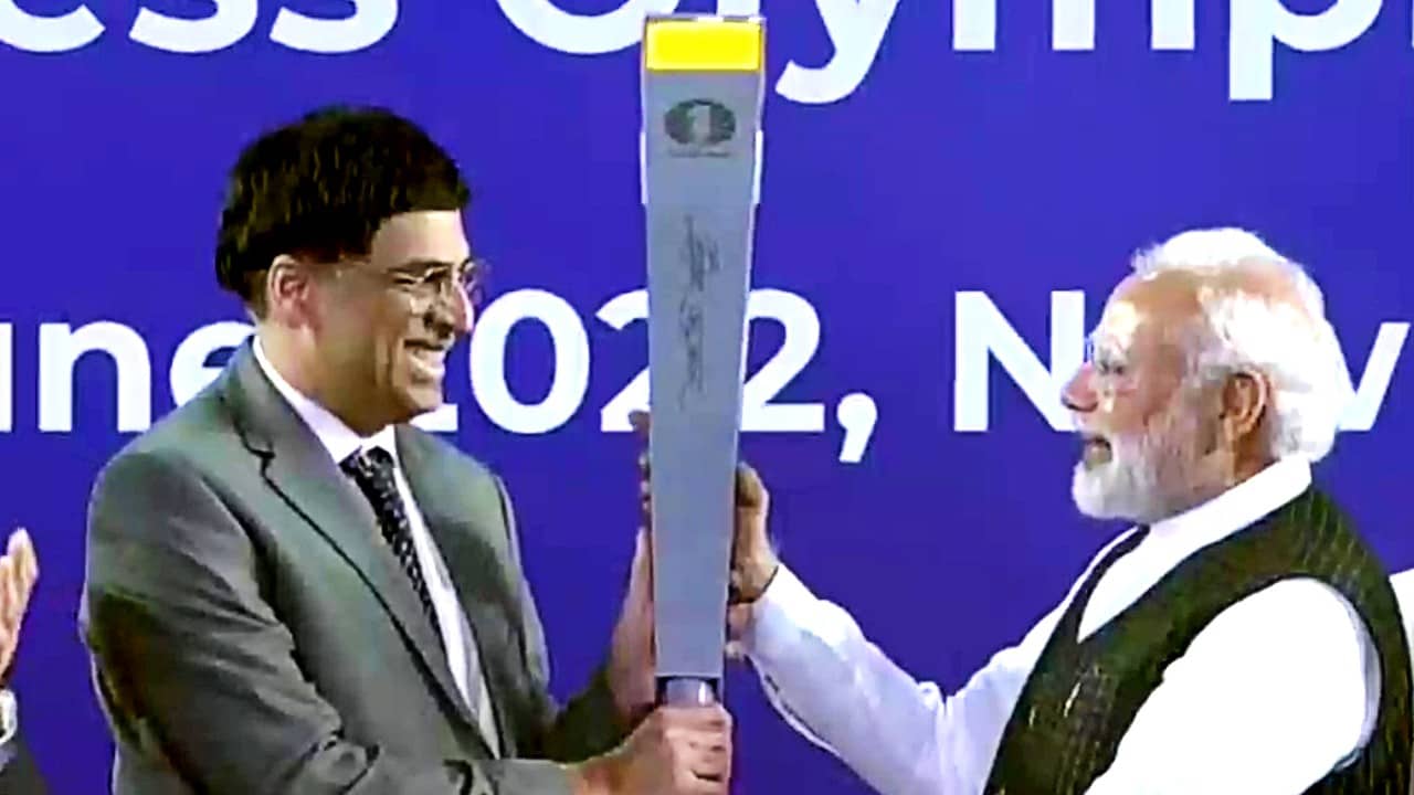 44th Chess Olympiad: আঁতুড়ঘরে ফিরল দাবা, প্রধানমন্ত্রীর হাতে সূচনা ঐতিহাসিক মশাল দৌড়ের