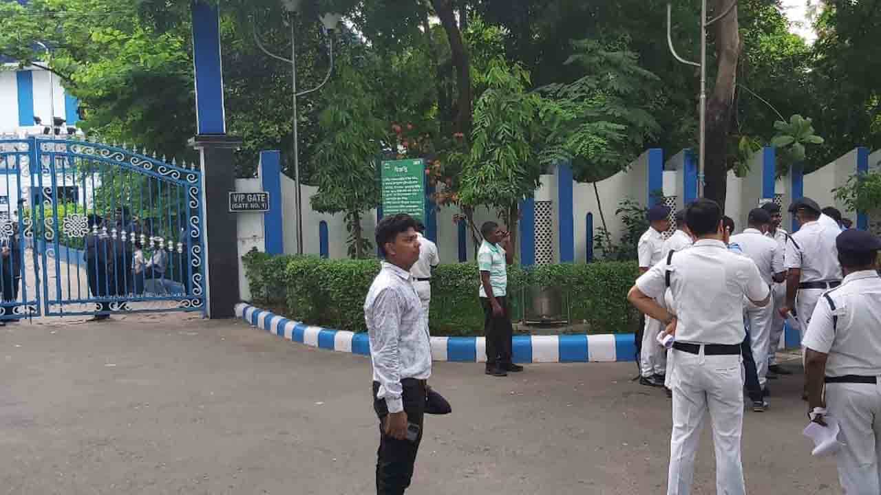 Nazrul Mancha: কেকে-র মৃত্যু থেকে শিক্ষা! অ্যাম্বুল্যান্স, হৃদরোগ বিশেষজ্ঞ রেখে শুরু হচ্ছে অনুষ্ঠান