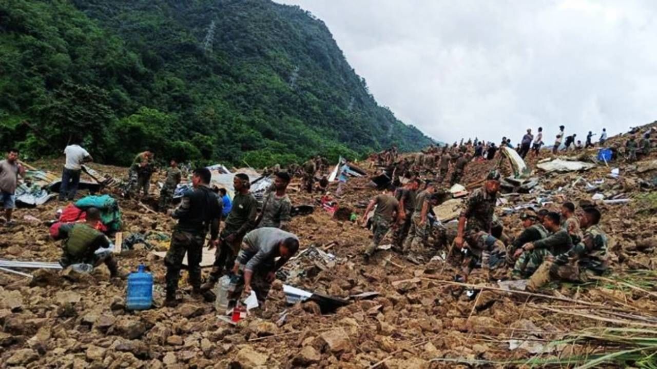 Manipur Landslide: মৃত ৭, কাদার নিচে চাপা ৪৫ জওয়ান-শ্রমিক, আটকে গেল নদীও! ভয়াবহ ধসে নিশ্চিহ্ন রেল নির্মাণ শিবির