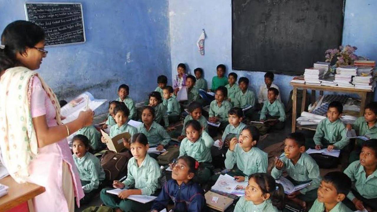 Primary Teacher: প্রাইমারি শিক্ষক হতে বাধ্যতামূলক এই কোর্স! উচ্চমাধ্যমিক পাশ হলেই আবেদন করা যাবে