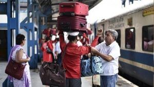 Railway luggage rule: রেলের নতুন নিয়ম! বেশি লাগেজ হলেই দিতে হবে ছ’গুণ বেশি জরিমানা