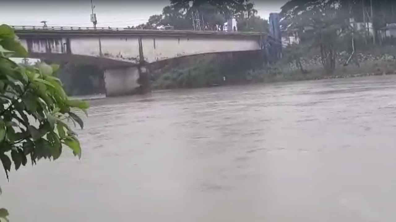 North Bengal Weather: কালজানিতে লাল, তোর্সায় হলুদ সতর্কতা, ক্রমশ বাড়ছে ভয়