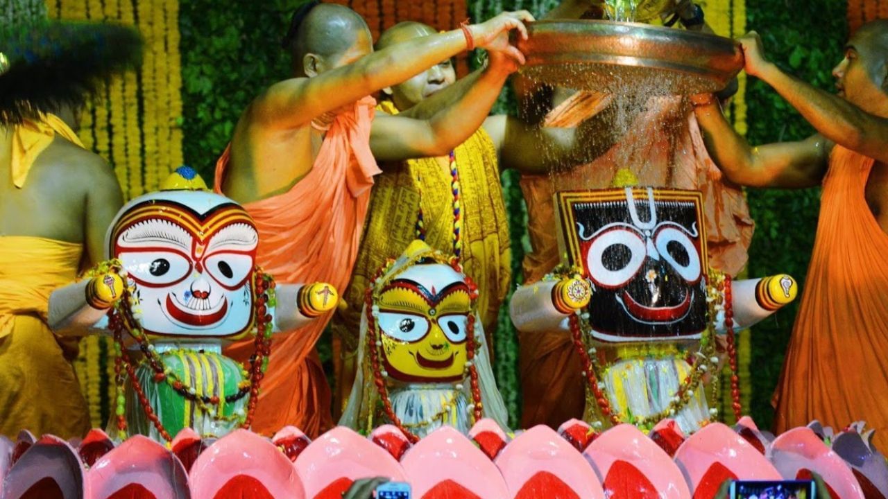 Ratha Yatra 2022: ১০৮ কলসি জল দিয়ে স্নান করে জ্বরে কাবু! ১৫ দিনের জন্য 'ঘরবন্দি' তিন দেবতা