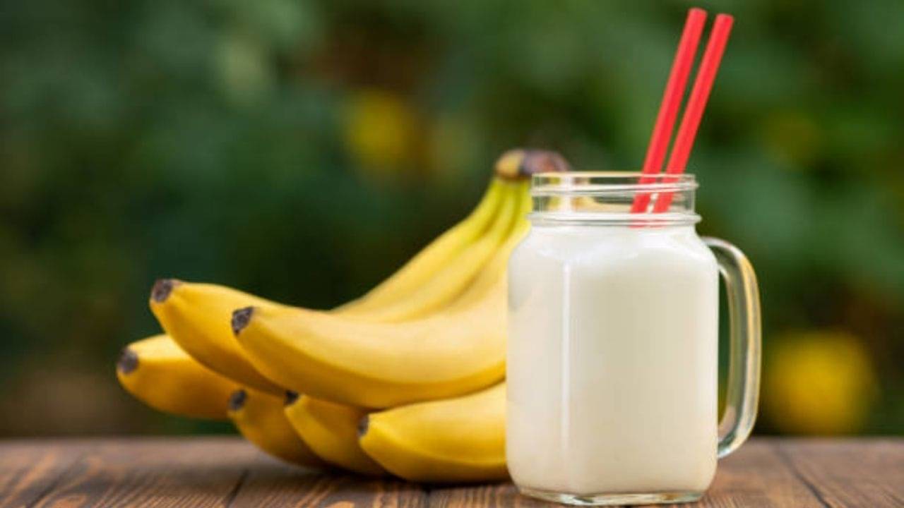 Banana Milkshake: সকাল শুরু হোক একগ্লাস মিল্কশেক দিয়ে, কলার গুণে চনমনে থাকবেন দিনভর!