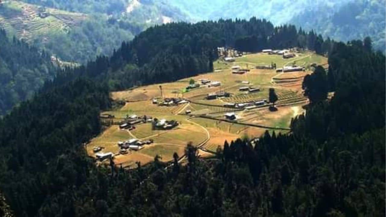 Samanden: ভোট দিতে আর দেড় ঘণ্টা পথ নয়, এবার নিজের গ্রামেই গণতন্ত্রের উৎসব সামানদেনে