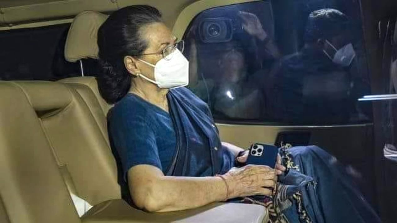 Sonia Gandhi: আট দিন পর হাসপাতাল থেকে মুক্তি সনিয়ার, কিন্তু শিয়রে ইডির সমন