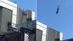 Viral Video: Spider Man-এর মতো দড়ি ধরে ঝুলতে গিয়ে বিপত্তি! ডিজ়নি পার্কের ভিডিয়ো ভাইরাল, দেখুন...