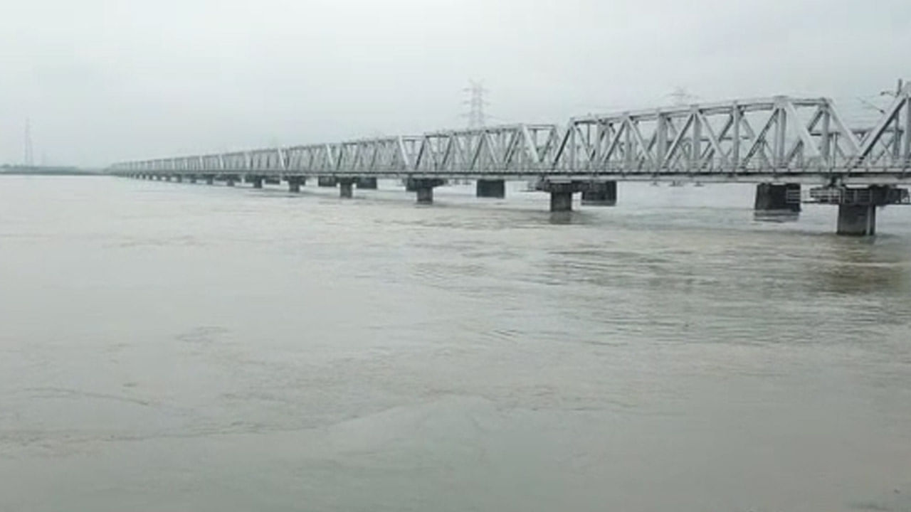 Teesta River: গিলান্ডি, ডুডুয়া নদীতে জল কমলেও তিস্তা এখনও ফুঁসছে, আতঙ্কে নদীপাড়ের বাসিন্দারা