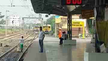 Tarakeswar Station: জামাইষষ্ঠীতে বন্ধ ট্রেন চলাচল, না জেনে প্ল্যাটফর্মে এসে চরম ভোগান্তিতে যাত্রীরা