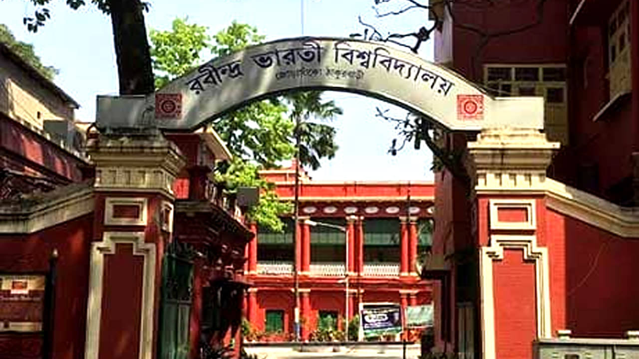 Rabindra Bharati University: পথ আটকে দাঁড়িয়ে পড়ুয়ারা, দুঘণ্টার‌ও বেশি সময় ধরে গাড়িতেই আটকে রইলেন রবীন্দ্র ভারতী বিশ্ববিদ্যালয়ের উপাচার্য