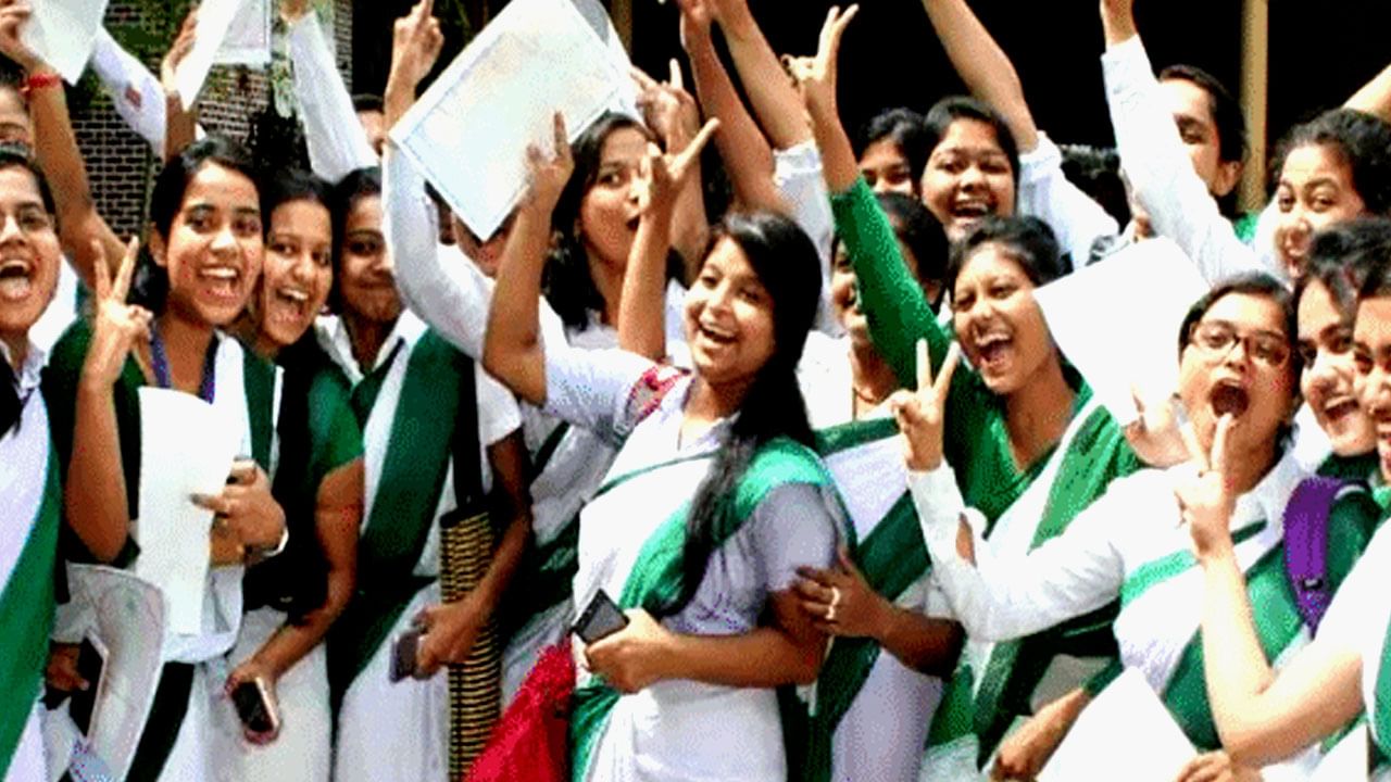 Madhyamik Exam: মেধা তালিকায় জেলার ১৬ কৃতী! কী করে ১১ বছর ধরে একটানা সাফল্য ধরে রাখছে পূর্ব মেদিনীপুর?