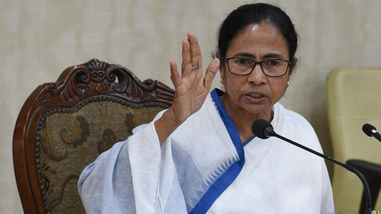 CM Mamata Banerjee: ‘যুক্তরাষ্ট্রীয় কাঠামোর ওপর লাগাতার আঘাত আসছে, কণ্ঠরোধ করা হচ্ছে বিরোধীদের’, কেন্দ্রকে আক্রমণ মমতার
