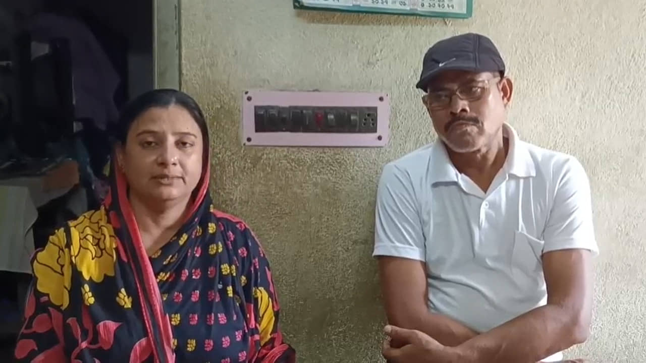 Communal Harmony: আজাদের কাজেই আজাদির সুর! অশান্তির আবহেও ধর্ম নয়, কর্ম পরিচয়ই ‘জাত’ চেনাচ্ছেন সংখ্যালঘু যুবক