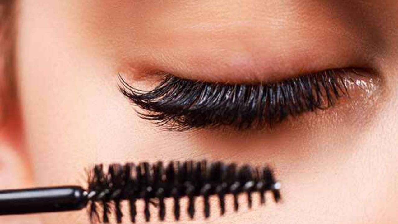 False Eyelashes: মেকআপ করতে বসলেই আইল্যাশ লাগানো অভ্যাস! আগে-পরের এই নিয়মগুলো মানেন তো?