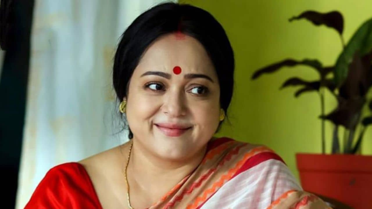 Fathers Day 2022: মাধ্যমিকের কদিন আগে চলে যান বাবা, মৃত্যুশয্যায় আমায় বলেছিলেন...: অপরাজিতা আঢ্য