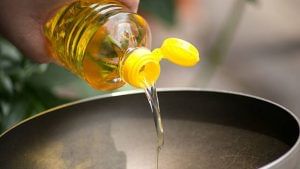 Edible Oil To Get Cheaper: গ্যাসে আগুন লাগার দিনই স্বস্তির খবর মধ্যবিত্তের জন্য, এক ধাক্কায় অনেকটা কমছে ভোজ্য তেলের দাম