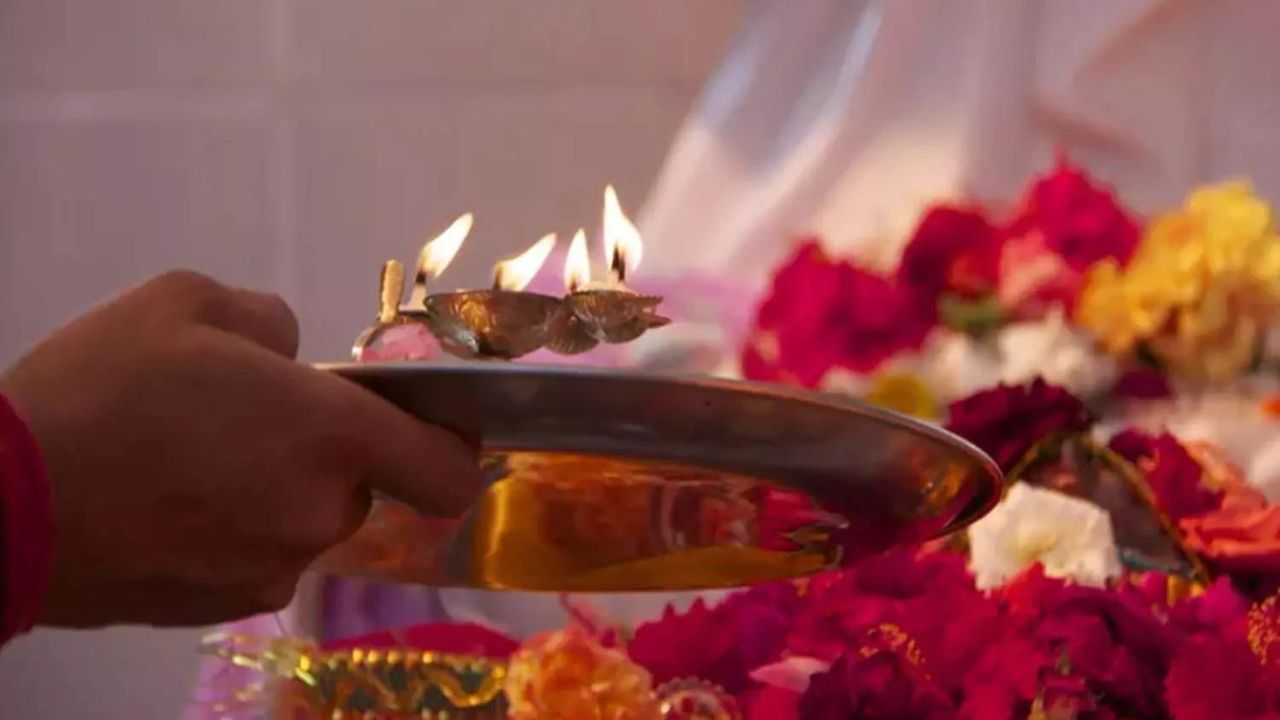 Vat Purnima Vrat 2022: এদিন বটবৃক্ষ পুজো করলে স্বামী-সন্তান থাকে সুস্থ ও সবল! জ্যৈষ্ঠ পূর্ণিমার গুরুত্ব কী?