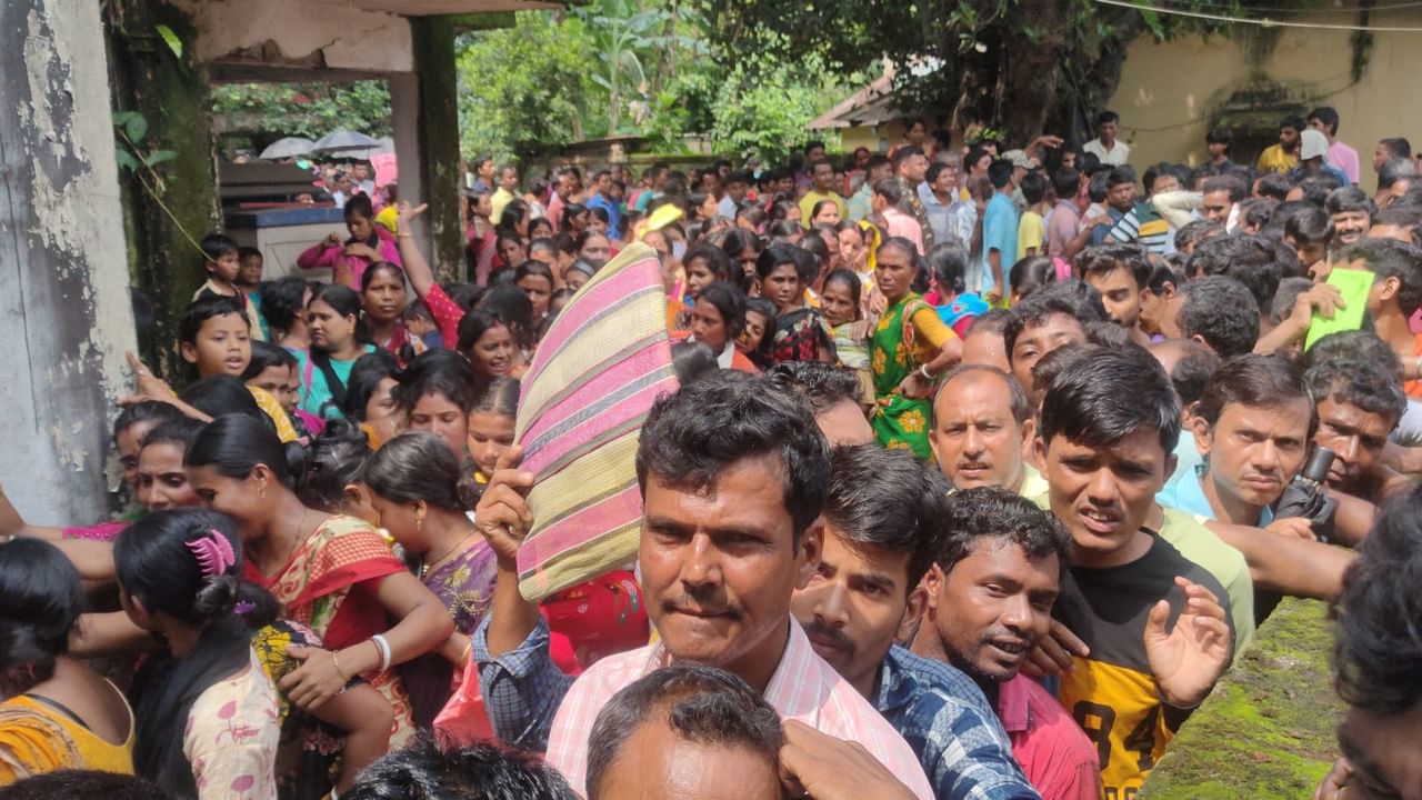 Aadhaar Update: কারও দমবন্ধ হয়ে আসছে, কেউ দরদর করে ঘামছেন, আধার-জটিলতায় হাসপাতালে অনেকে