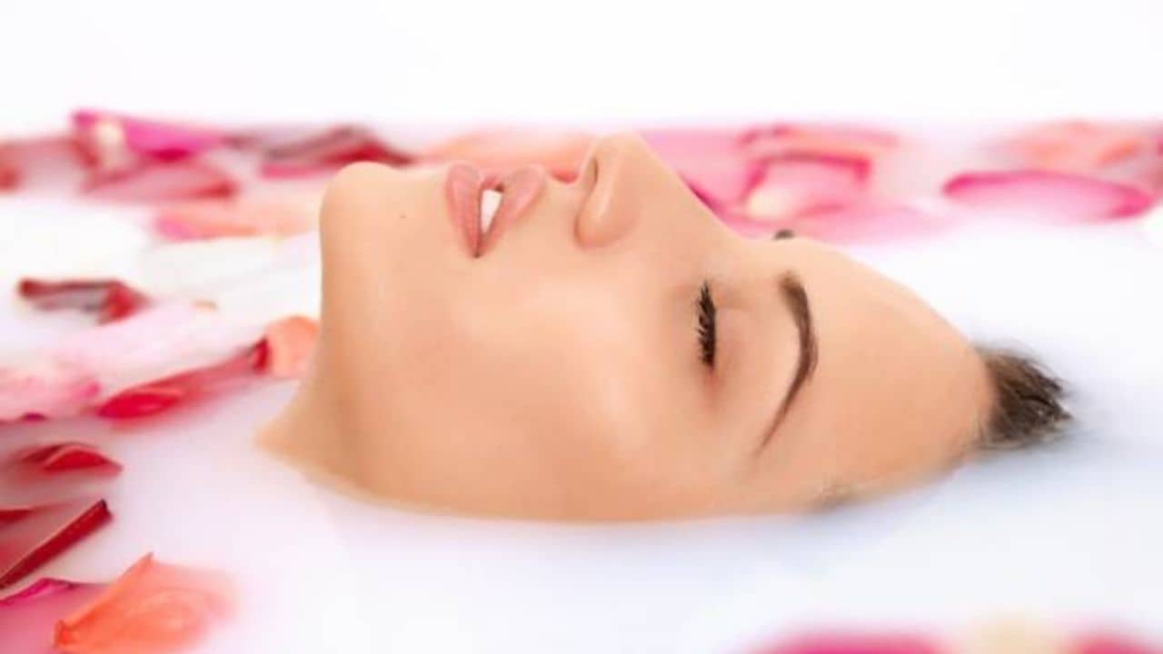 World Milk Day 2022: গরমে চাই মোলায়েম ও কোমল ত্বক! দুধের কয়েক ফোঁটার গুণেই হবে কেল্লাফতে