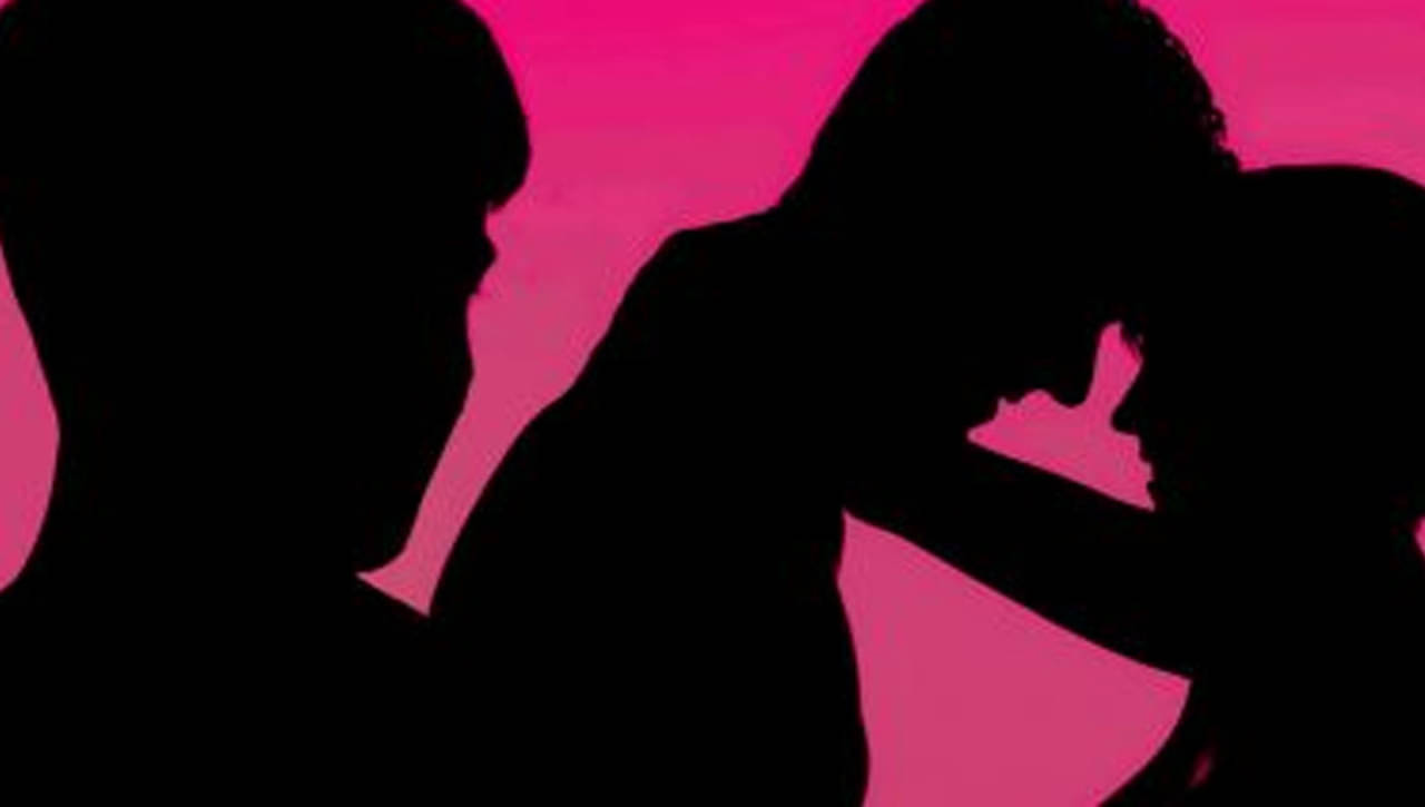 Extra Marital Affair: ভিন রাজ্য থেকে বাড়ি ফিরেই অন্তরঙ্গ অবস্থায় প্রেমিকের সঙ্গে দেখলেন স্ত্রীকে! তিন মাস পর খুনের কিনারা করল পুলিশ