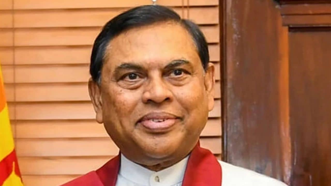 Sri Lanka crisis: ইস্তফা দিলেন রাষ্ট্রপতির ভাই! দ্বীপরাষ্ট্রে নতুন করে তুঙ্গে রাজনৈতিক জল্পনা