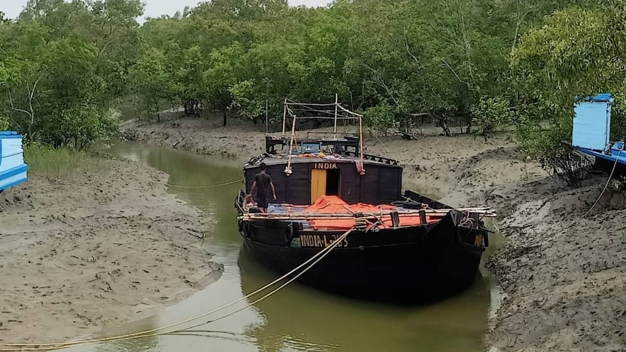 Basirhat News : নদী থেকে উধাও ইটবোঝাই নৌকো, পুলিশের হাতে গ্রেফতার দুই 'জলদস্যু'