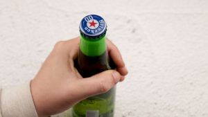 Beer Bottle: বিয়ার খাওয়ার পর ফিরিয়ে দিতে হবে খালি বোতল! নতুন এই নিয়মের কী কারণ?
