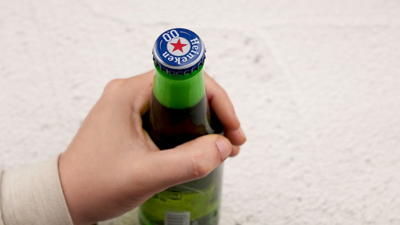 Beer Bottle: বিয়ার খাওয়ার পর ফিরিয়ে দিতে হবে খালি বোতল! নতুন এই নিয়মের কী কারণ?