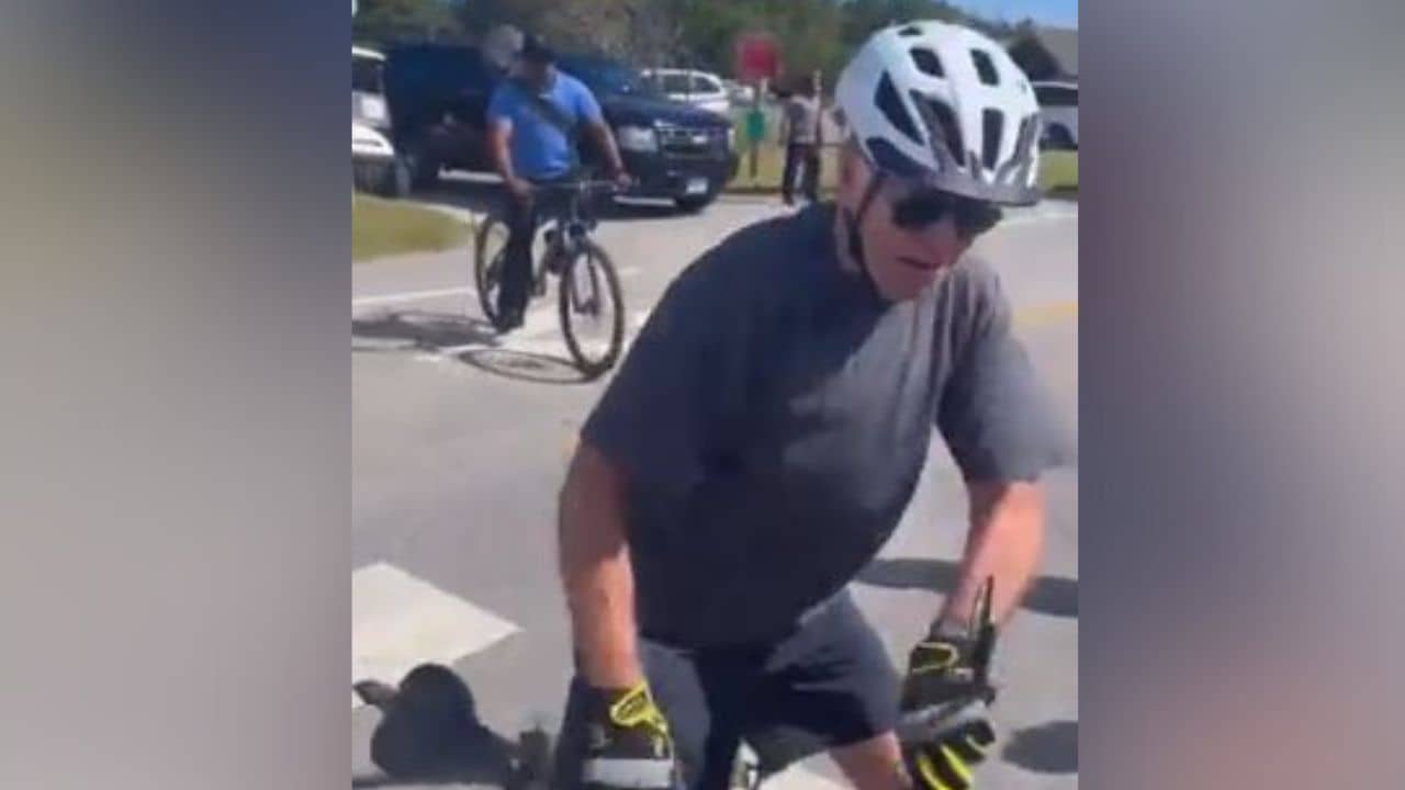 Joe Biden Viral Video: সাইকেল চালাতে গিয়ে হঠাৎ ছিটকে পড়লেন বছর আশির প্রেসিডেন্ট, তারপর...