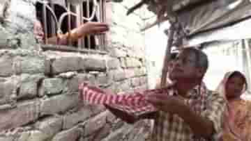 Bihar Viral Video: মর্গে ঘুমিয়ে একমাত্র ছেলে, দেহ ছাড়াতে চাই ৫০ হাজার টাকা ঘুষ, গামছা পেতে ভিক্ষা বৃদ্ধ দম্পতি