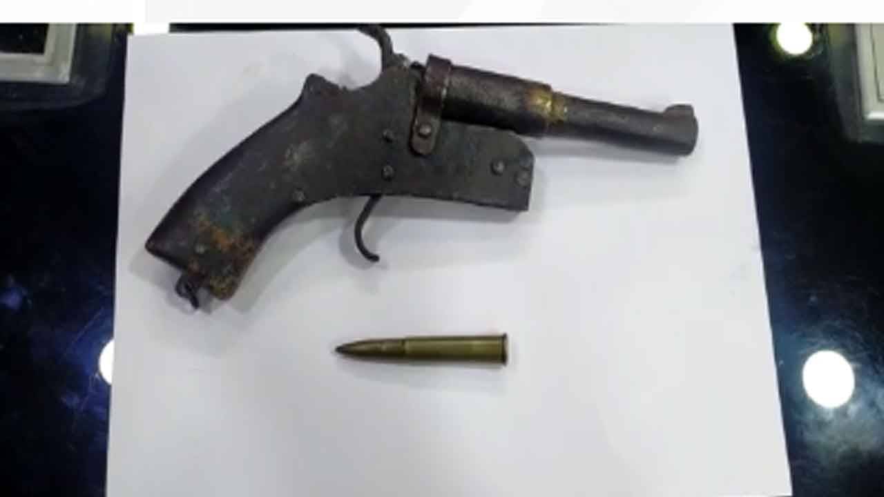 Arms Recovered: রামপুরহাটে দেশি পিস্তল, কার্তুজ-সহ গ্রেফতার দুষ্কৃতী