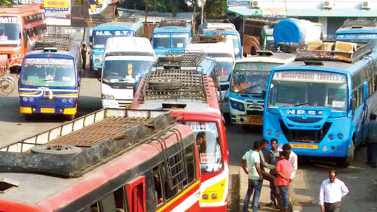 Bus Fare: ইচ্ছামতো বাসের ভাড়া চাওয়া নিয়ে সরকারের ভূমিকা কী? কেন লাগাম পরানো হচ্ছে না? ফুঁসছেন যাত্রীরা