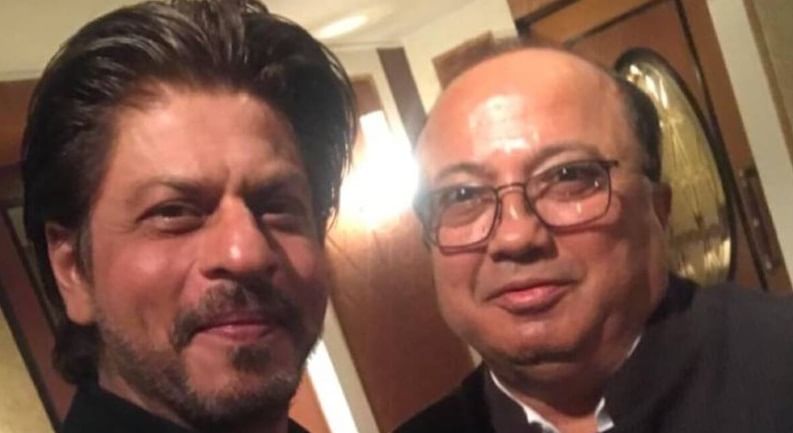 Shahrukh Khan: নিজেই কাছে টেনে সেলফি তুলেছিলেন শাহরুখ খান, তিন বছর পর ছবি পোস্ট প্রৌঢ়র পুত্রর