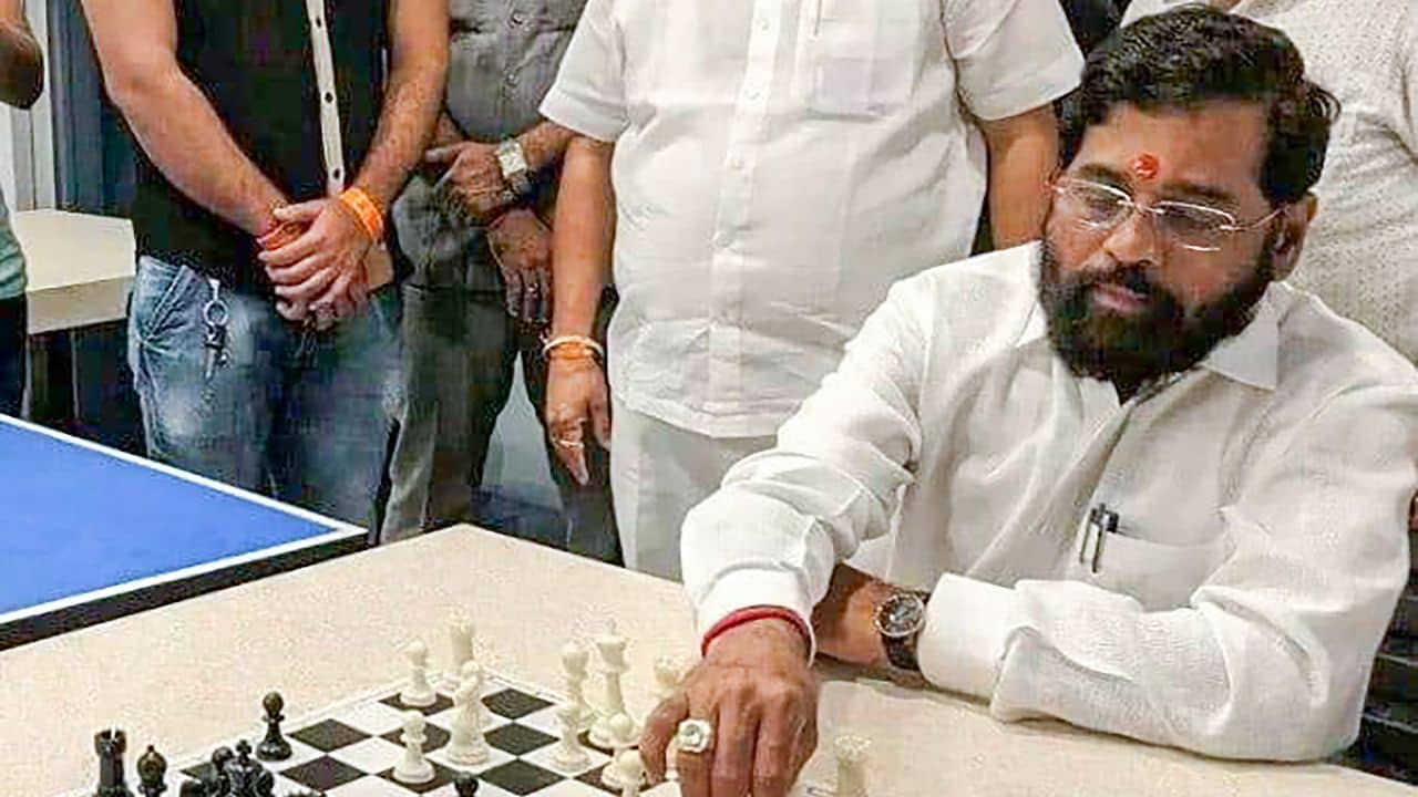 Sanjay Raut: যদি কিছু না করেন, তাহলে ভয় কীসের? রাউতের বাড়িতে ED হানায় খোঁচা শিন্ডের