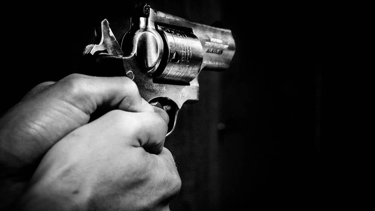 Father shot daughters lover: মেয়ের প্রেমিককে গুলি করলেন বাবা! সম্পর্ক মানতে না পেরেই গুলি: পুলিশ