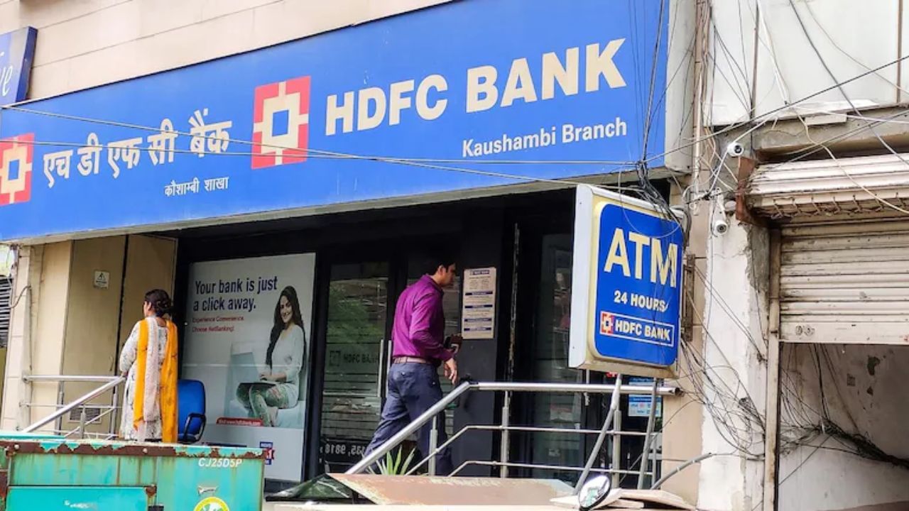 HDFC Bank: HDFC ব্যাঙ্ক গ্রাহকদের জন্য বড় খবর! নয়া ঘোষণার পর কীভাবে খরচ কমাবেন জেনে নিন