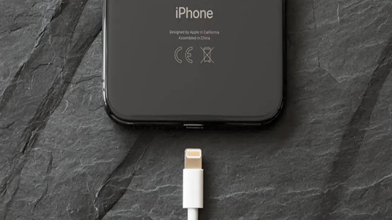 iPhone Charging Issue: 80 শতাংশের পর আর চার্জই নিচ্ছে না সাধের আইফোন, ভারতীয়দের সঙ্গেই কেন এমনটা হয়?