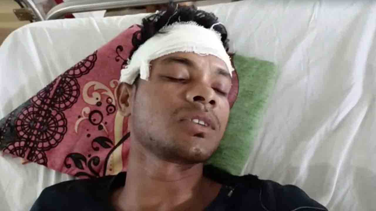 Boy Beaten: হাত-পা বেঁধে লোহার রডের মার, শরীরে এলোপাথাড়ি অস্ত্রের কোপ, নিছক সন্দেহের বশে?